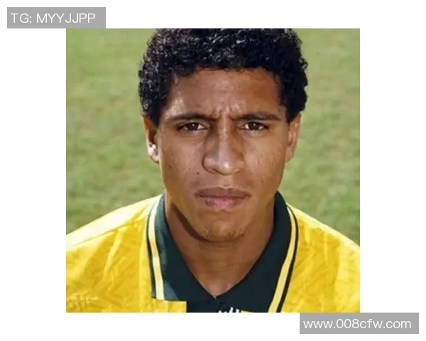 巴西足球传奇卡洛斯的辉煌生涯与对足球的深远影响