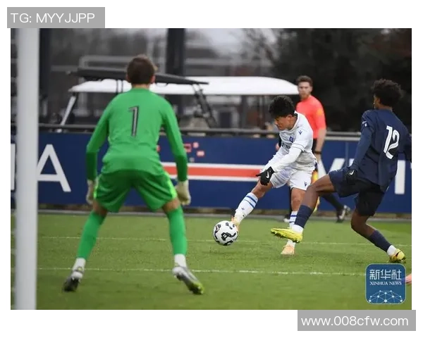 足球花式点球的技巧与创意展示让比赛更加精彩纷呈 足球花式点球的技巧与创意展示让比赛更加精彩纷呈